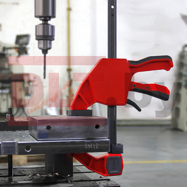 Струбцина быстрозажимная 150мм длина губок 90мм DLT 90151